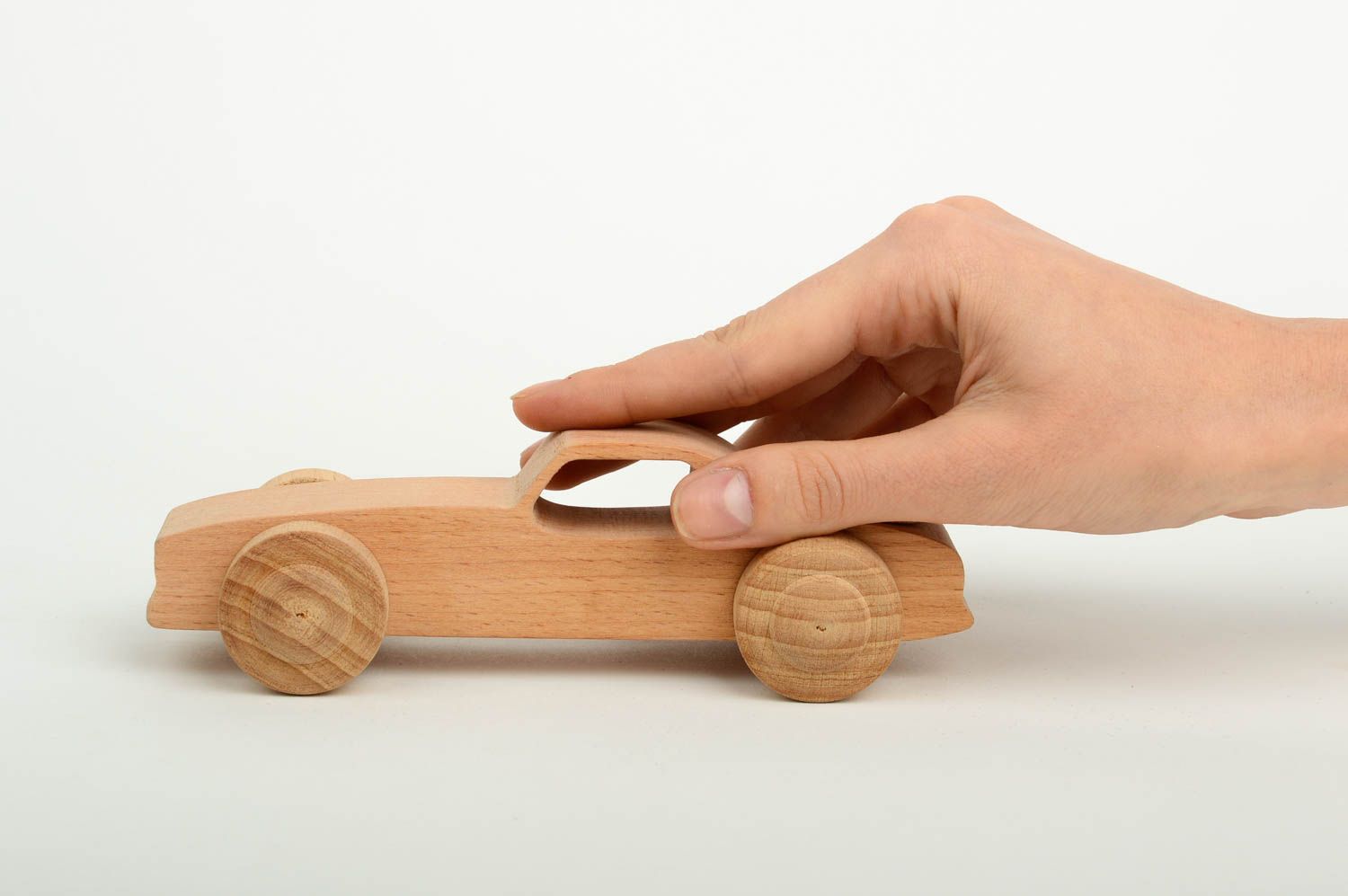 Auto aus Holz handmade Fahrzeug aus Holz ökologisch Holzspielzeug für Kinder foto 2