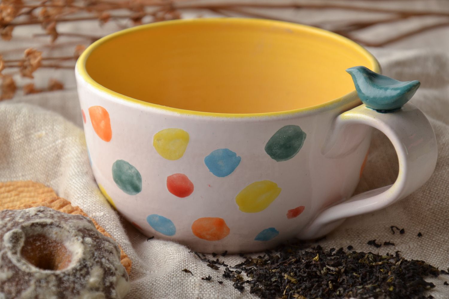 Глиняная чашка расписанная эмалью и глазурью разноцветная фото 1