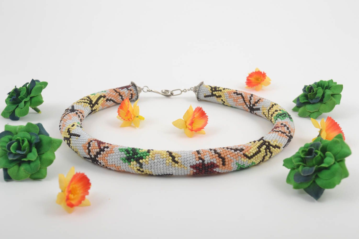 Collar hecho a mano de abalorios regalo original collar de moda con ornamentos foto 1