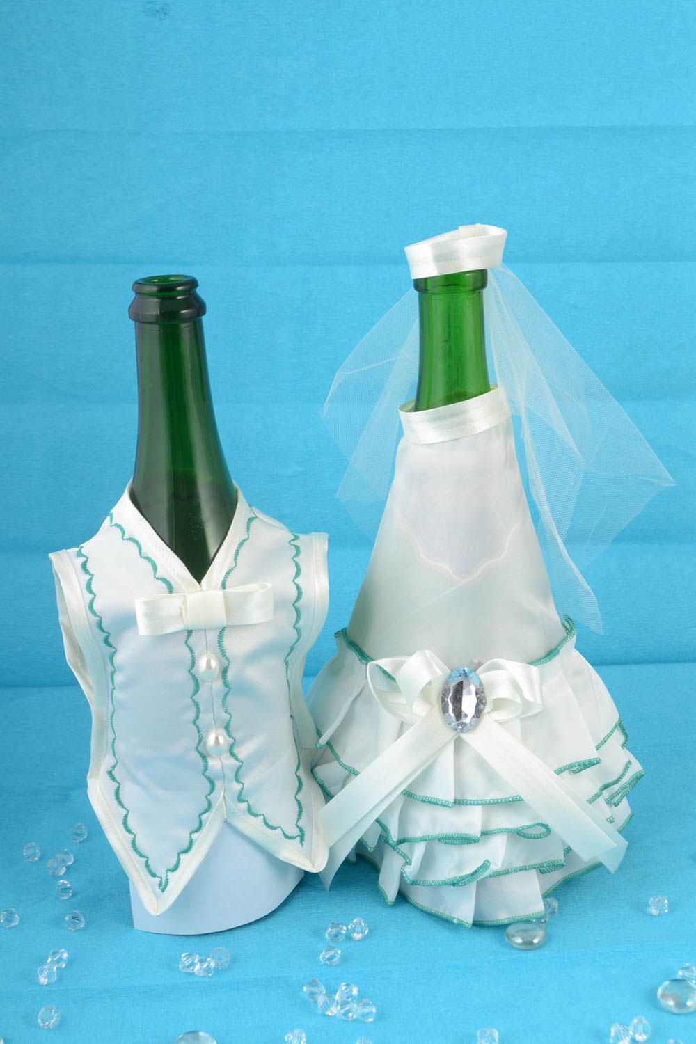 Одежда жених и невеста на бутылки шампанского белые с зеленым красивые хэнд мейд фото 1