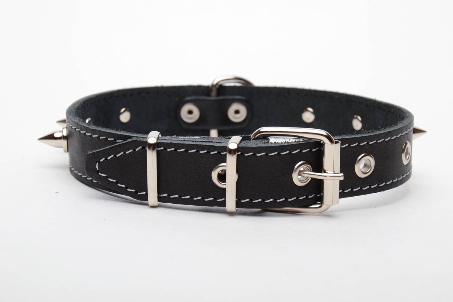 Leather collar with studs photo 2