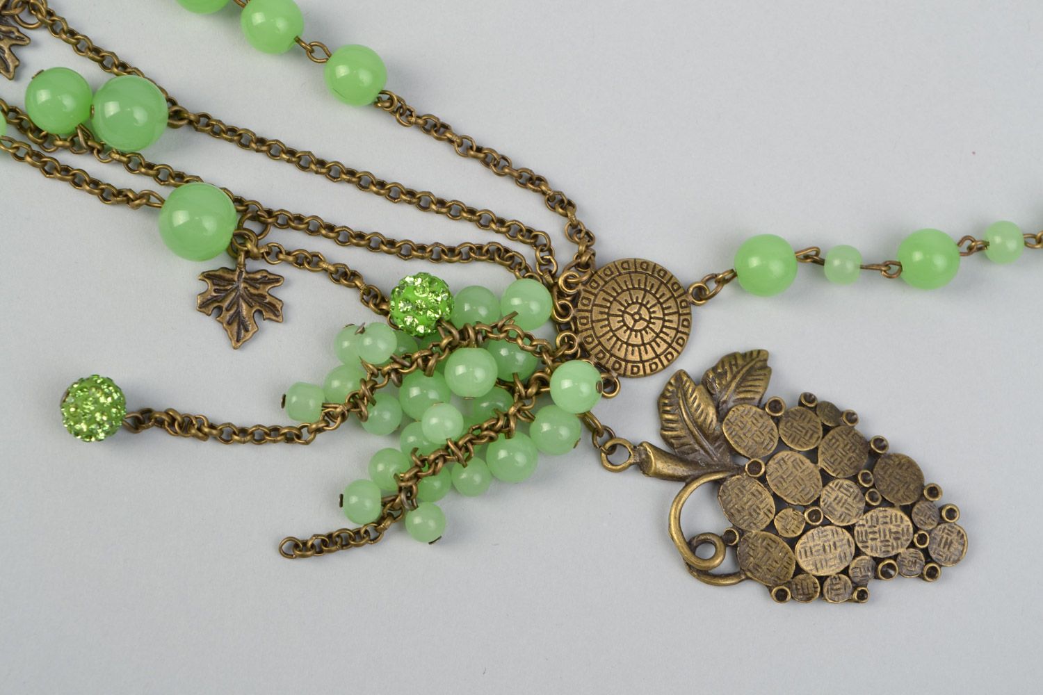 Long collier en néphrite vert multirang sur chaînette fait main pour femme  photo 3