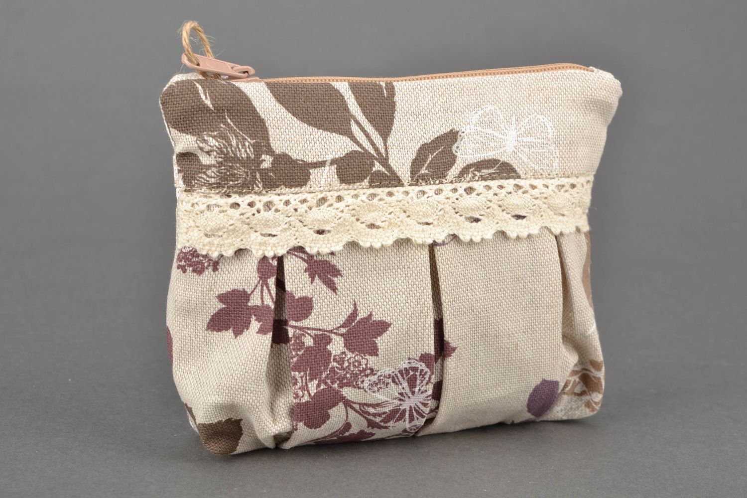 Small fabric beauty bag with lace photo 2