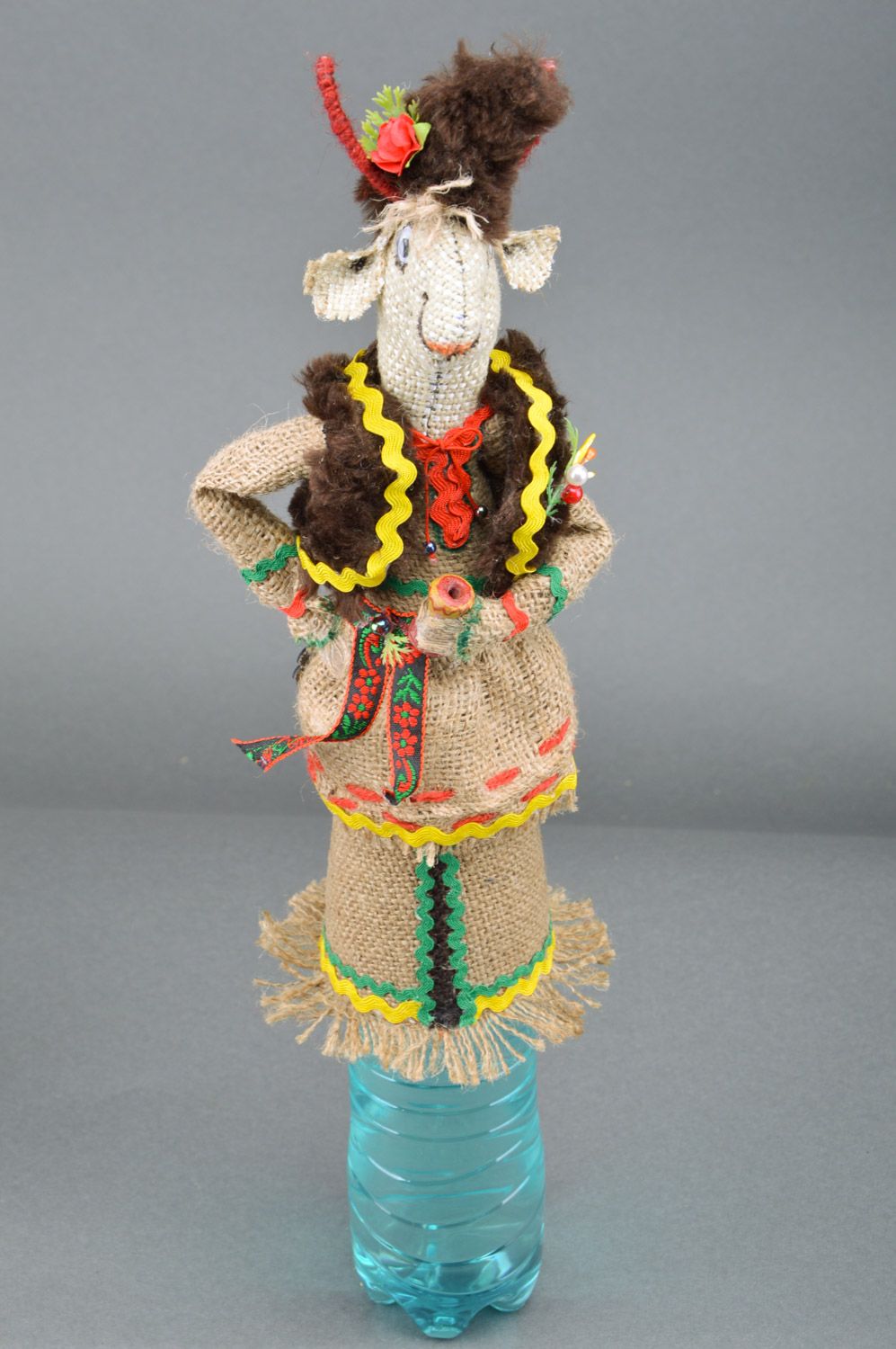 Funda para botella artesanal cabra de harpillera y piel foto 5