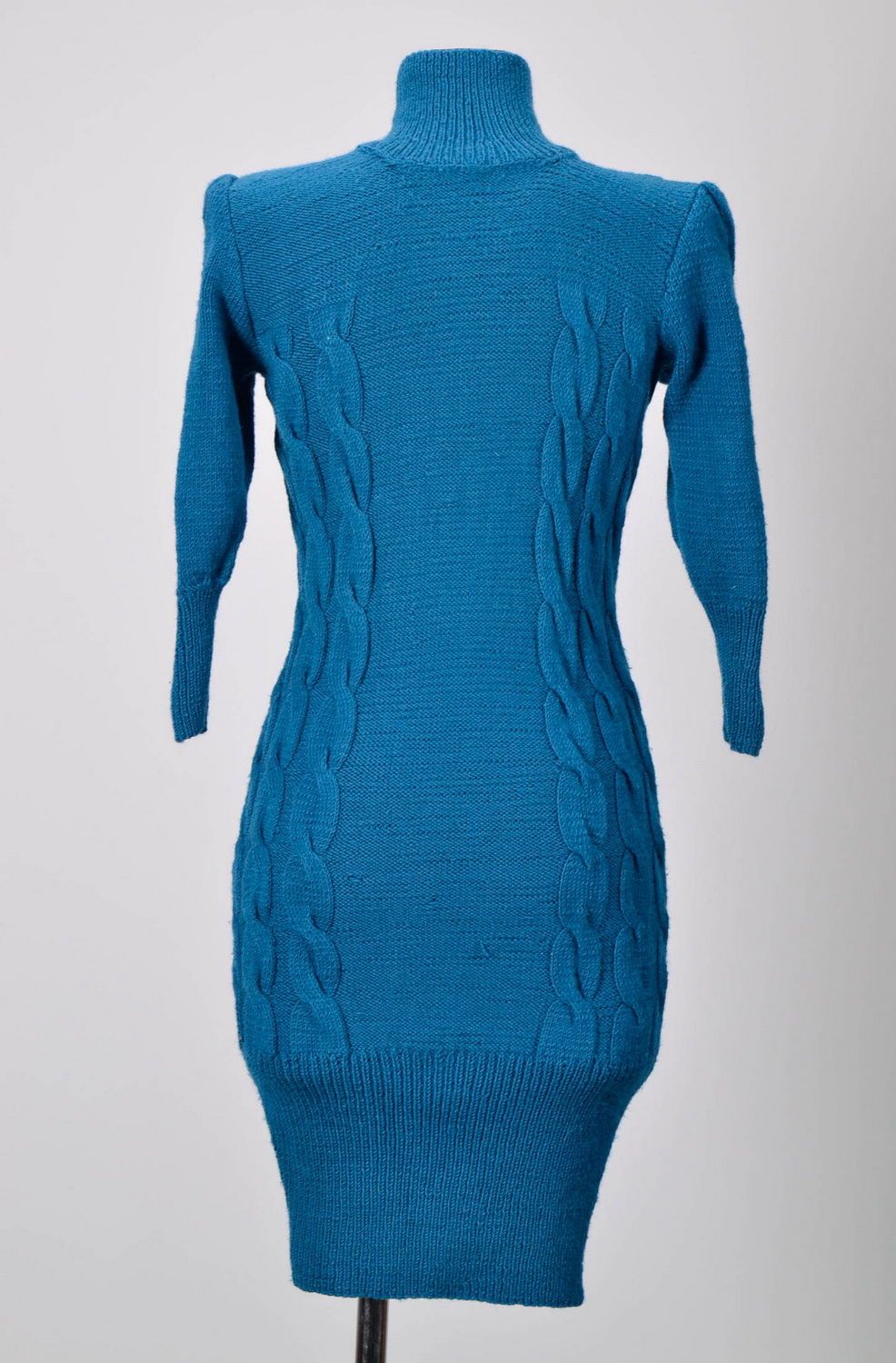 Robe tricotée en laine couleur bleue photo 3