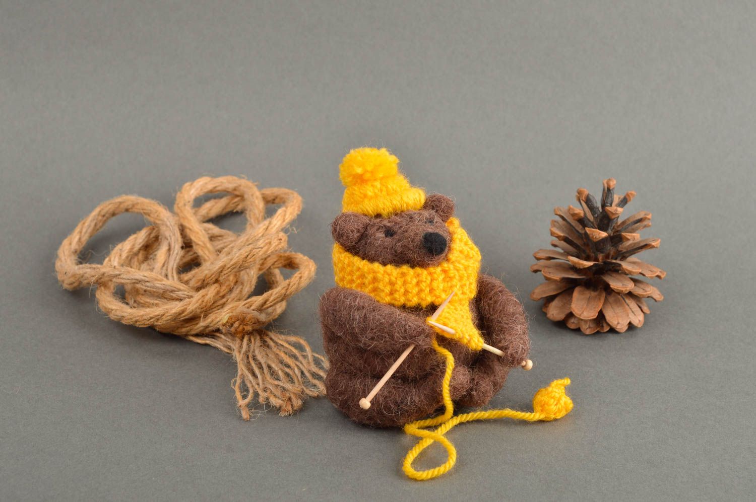 Peluche ours brun Jouet fait main en laine feutrée mignon Cadeau enfant original photo 1