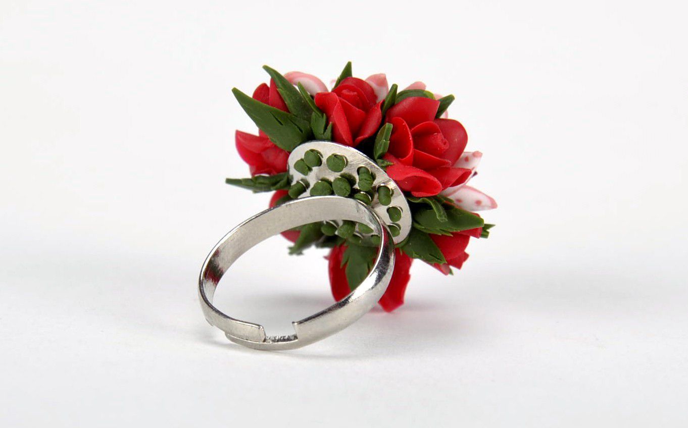 Ring mit Blumen aus Polymerton foto 2