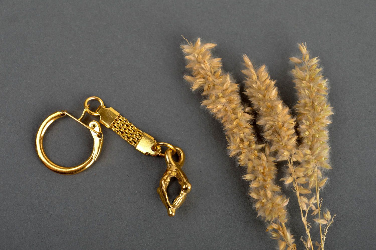 Llavero metálico de color oro artesanal regalo para amigos accesorio para llaves foto 1