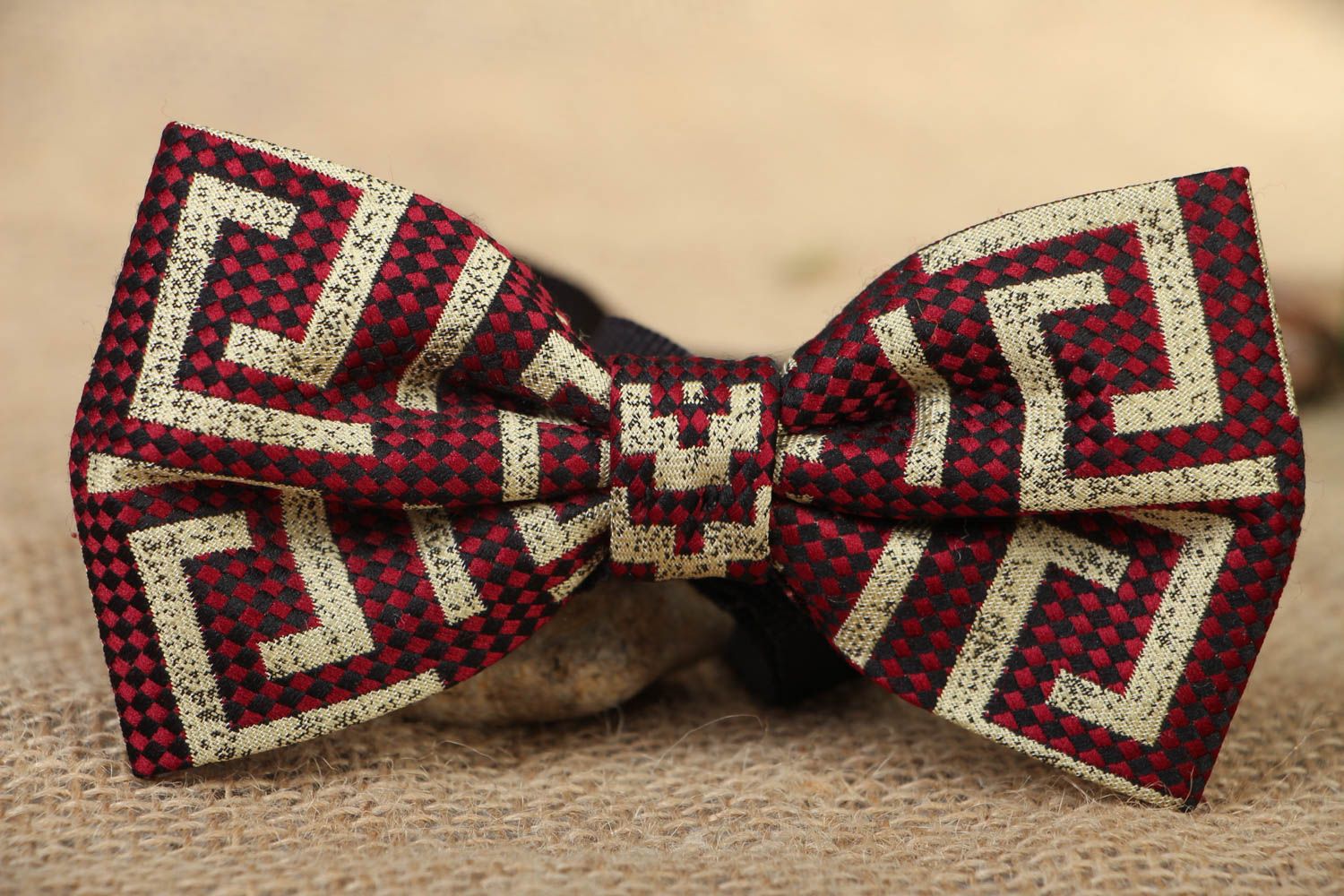 Bow tie with geometric pattern photo 5