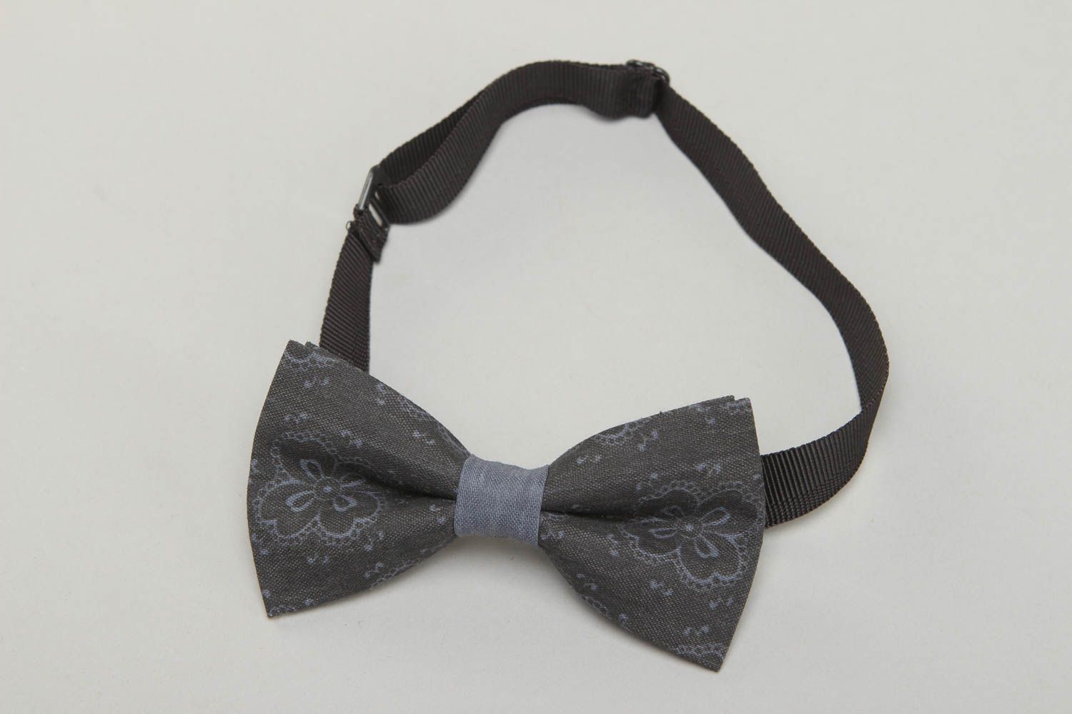 Fabric bow tie of charcoal color with thin pattern photo 1