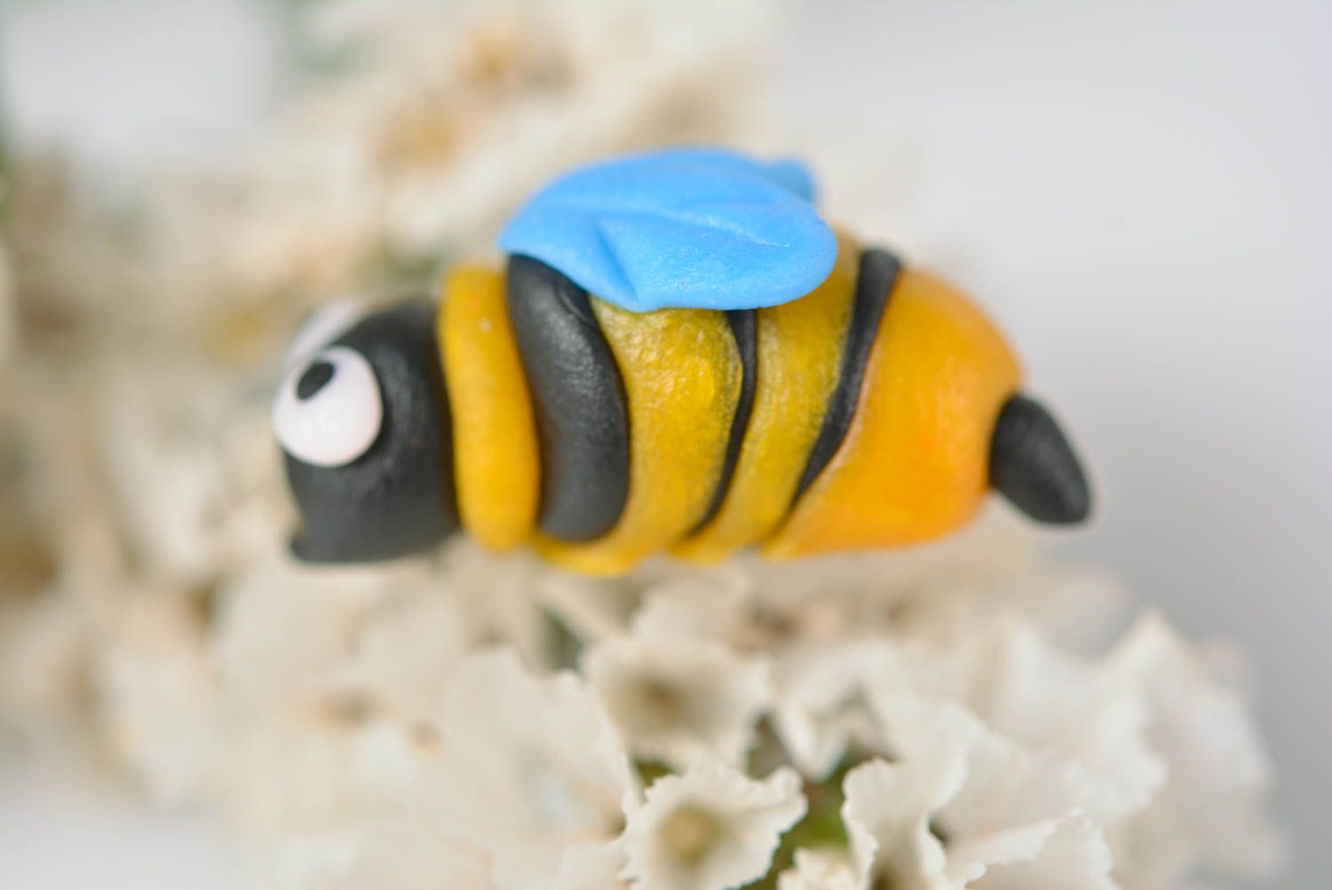 Figurine abeille Jouet fait main en pâte polymère miniature Cadeau original photo 2