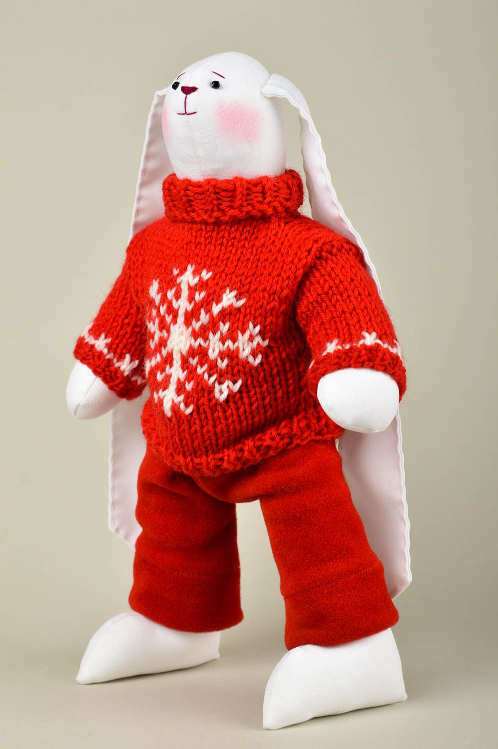 Peluche lapin en tenue rouge Jouet fait main en tissu Cadeau pour enfant photo 1