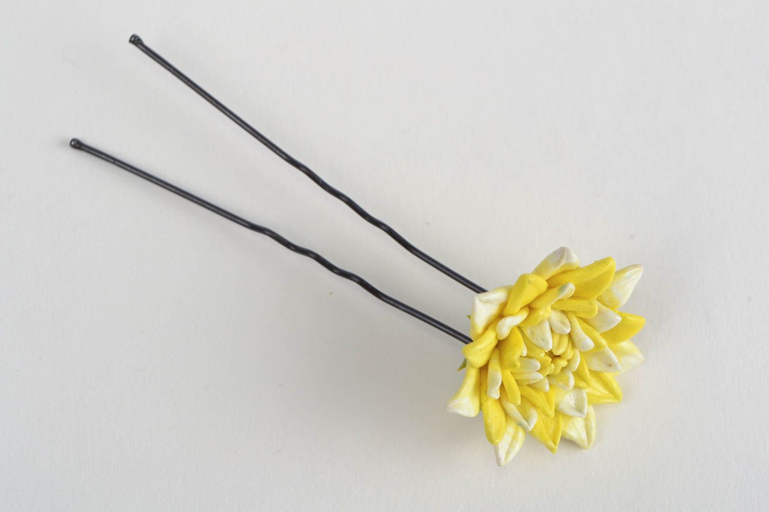 Épingle à cheveux avec fleur en pâte polymère jaune faite main bijou orignal photo 3