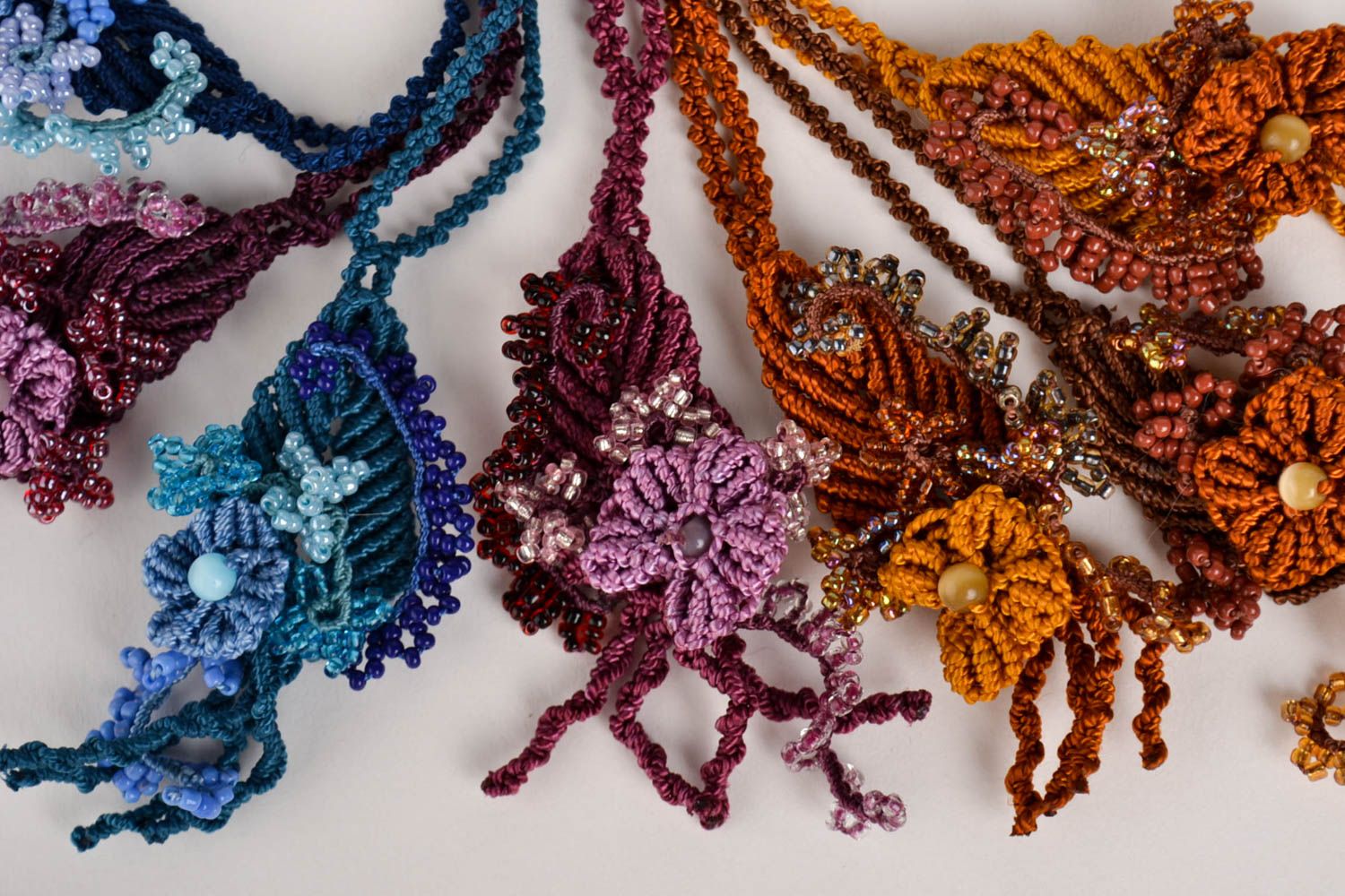 Hand-woven pendant stylish thread jewelry macrame bijouterie gift for women photo 2