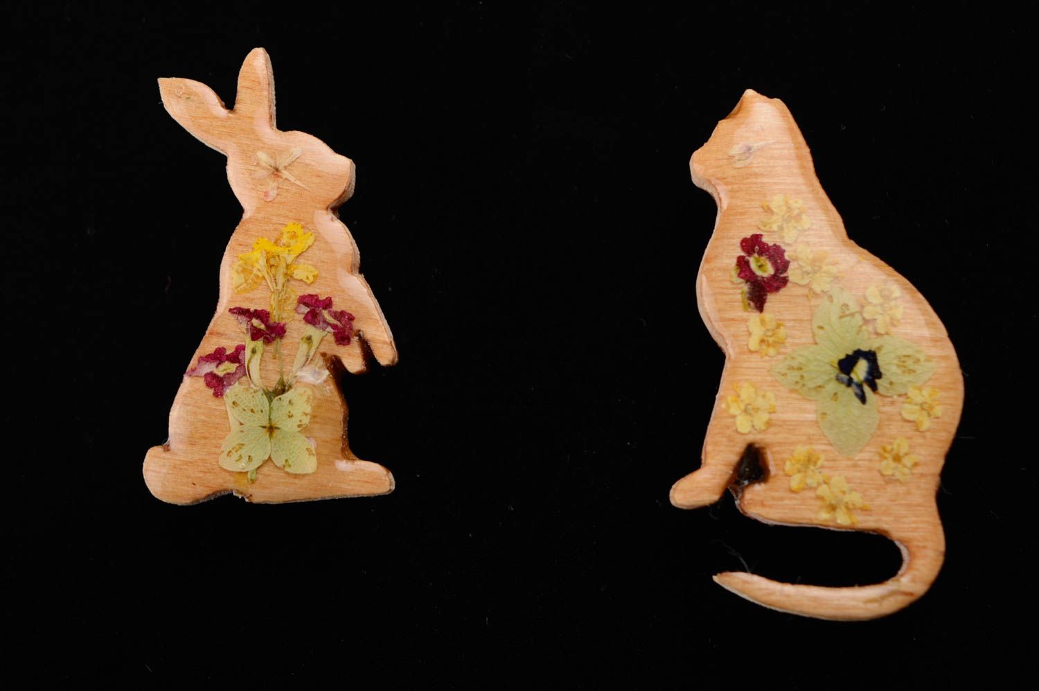 Real flower brooch in the shape of hare photo 5