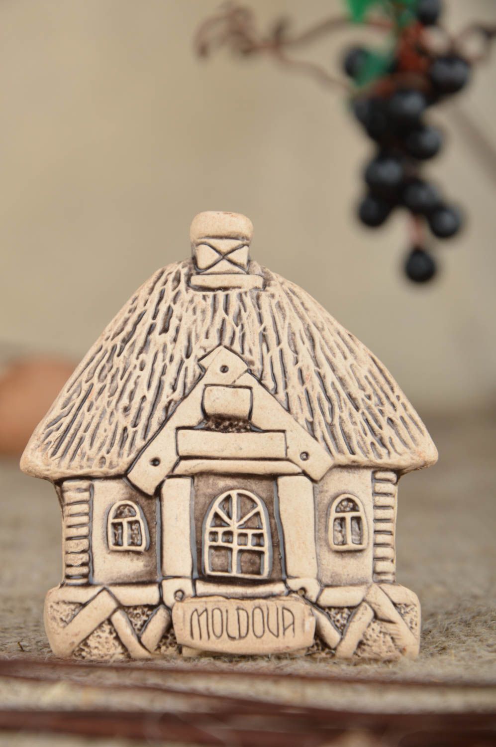 Aimant frigo en céramique fait main décoration souvenir en forme de maison photo 1