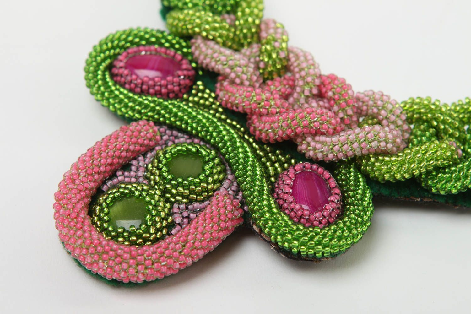 Collier en perles de rocaille Bijou fait main volumineux vert-rose Cadeau femme photo 5