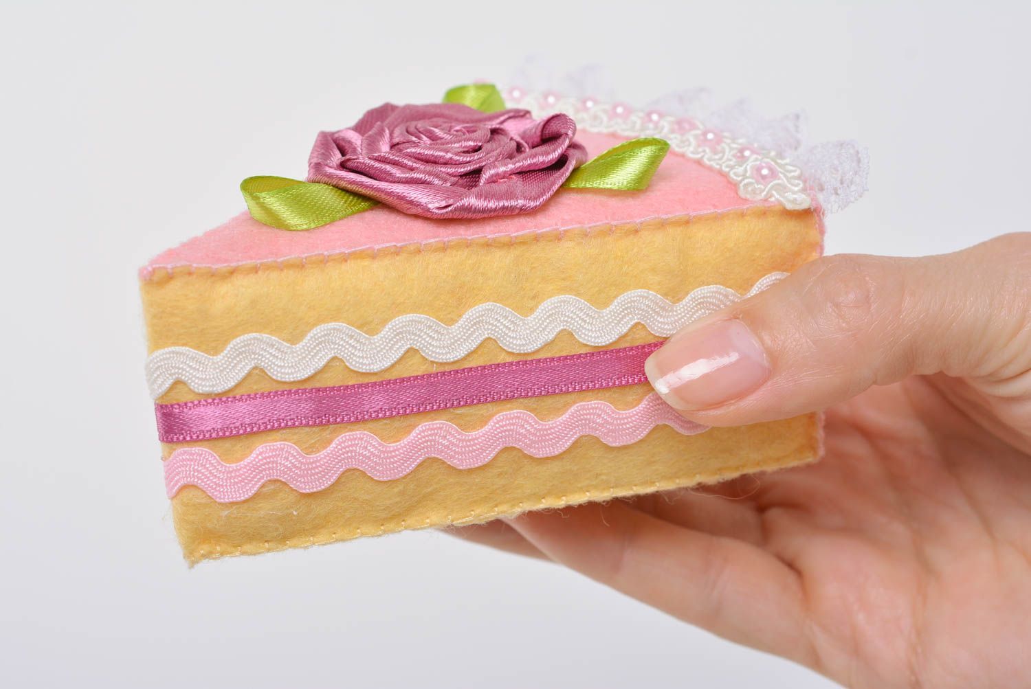 Pique-aiguilles gâteau à la cerise en feutre fait main original pour couture photo 2