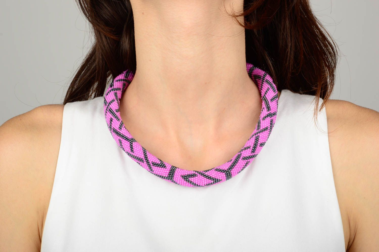 Collier perles rocaille Bijou fait main rose motif noir Accessoire femme design photo 5