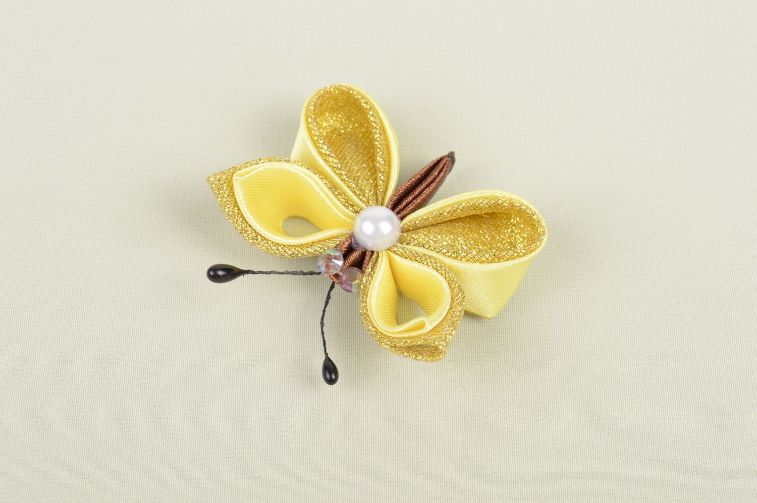 Детская резинка handmade аксессуар для волос резинка из лент Желтая бабочка фото 1