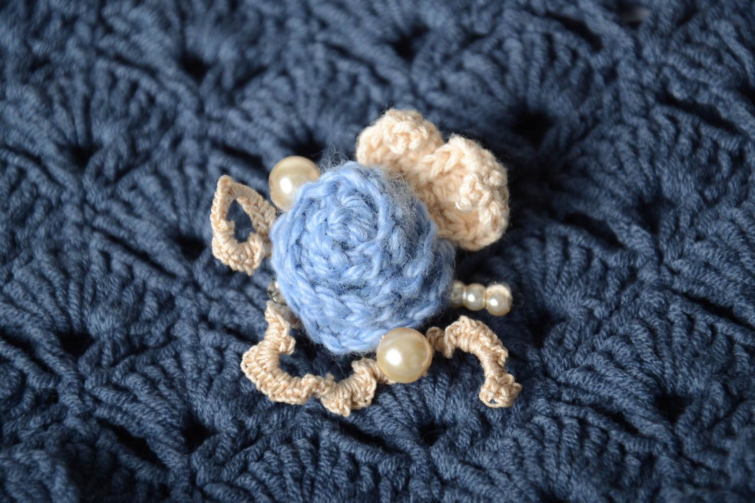 Broche fleur Bijou fait main tricot crochet Accessoire femme design de créateur photo 1