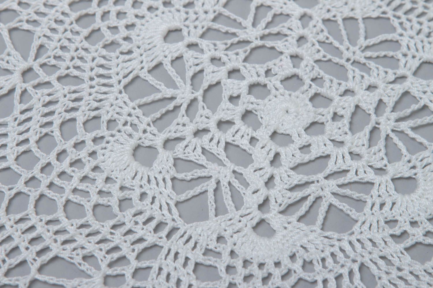 Serviette blanche fait main Déco maison ajourée Cadeau femme tricotée au crochet photo 3