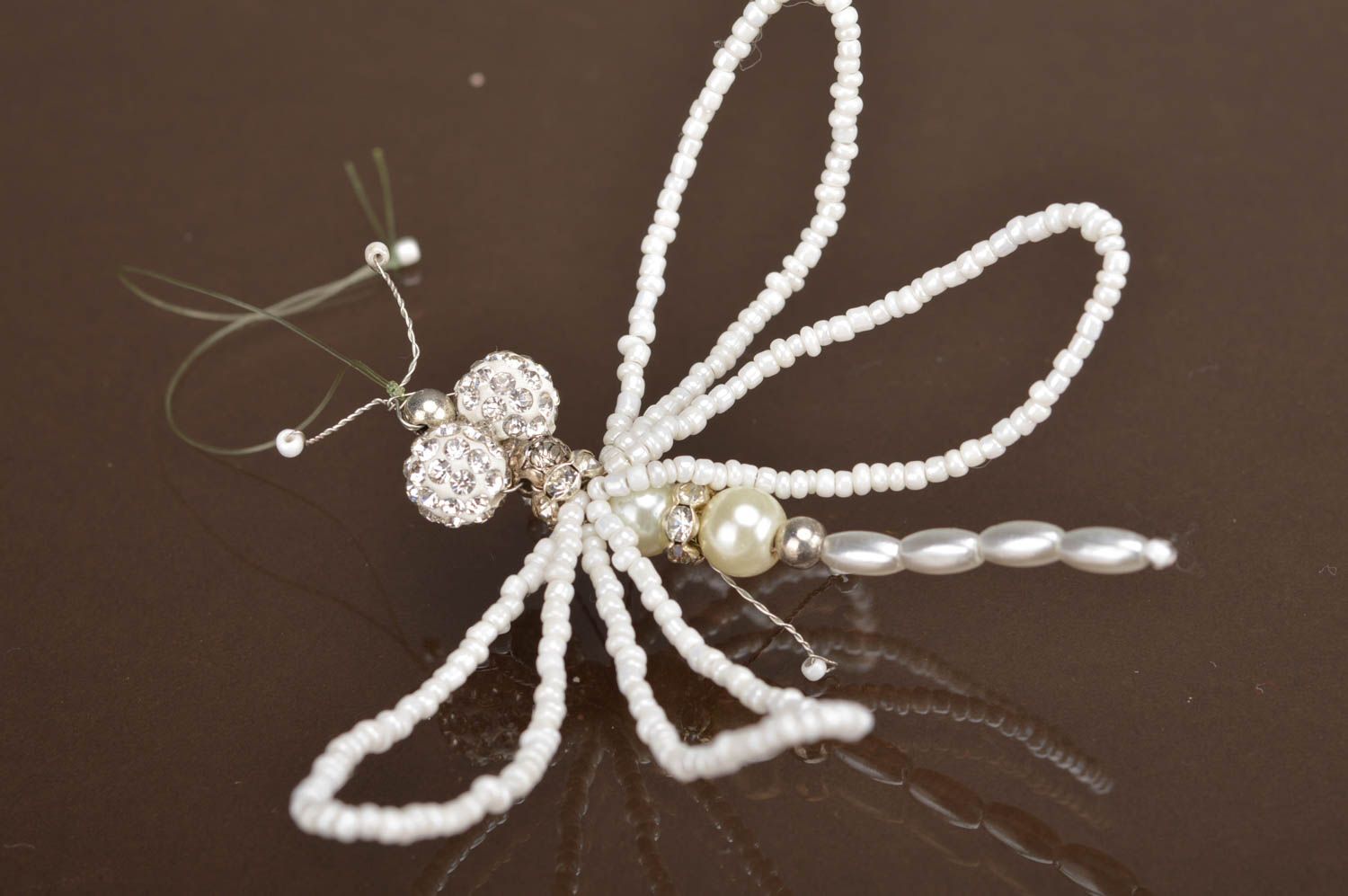 Décoration à suspendre en perles de rocaille en forme de libellule blanche photo 5