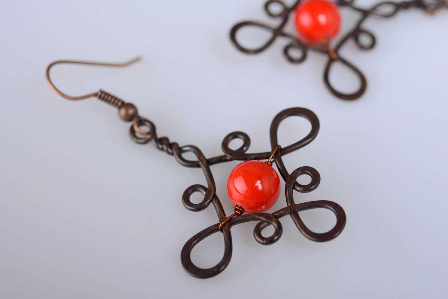 Longues boucles d'oreilles en cuivre faites main wire wrap perles en plastique  photo 2