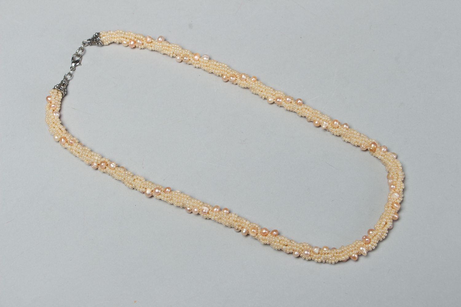 Collier spirale en perles de rocailles et perles naturelles fait main photo 1