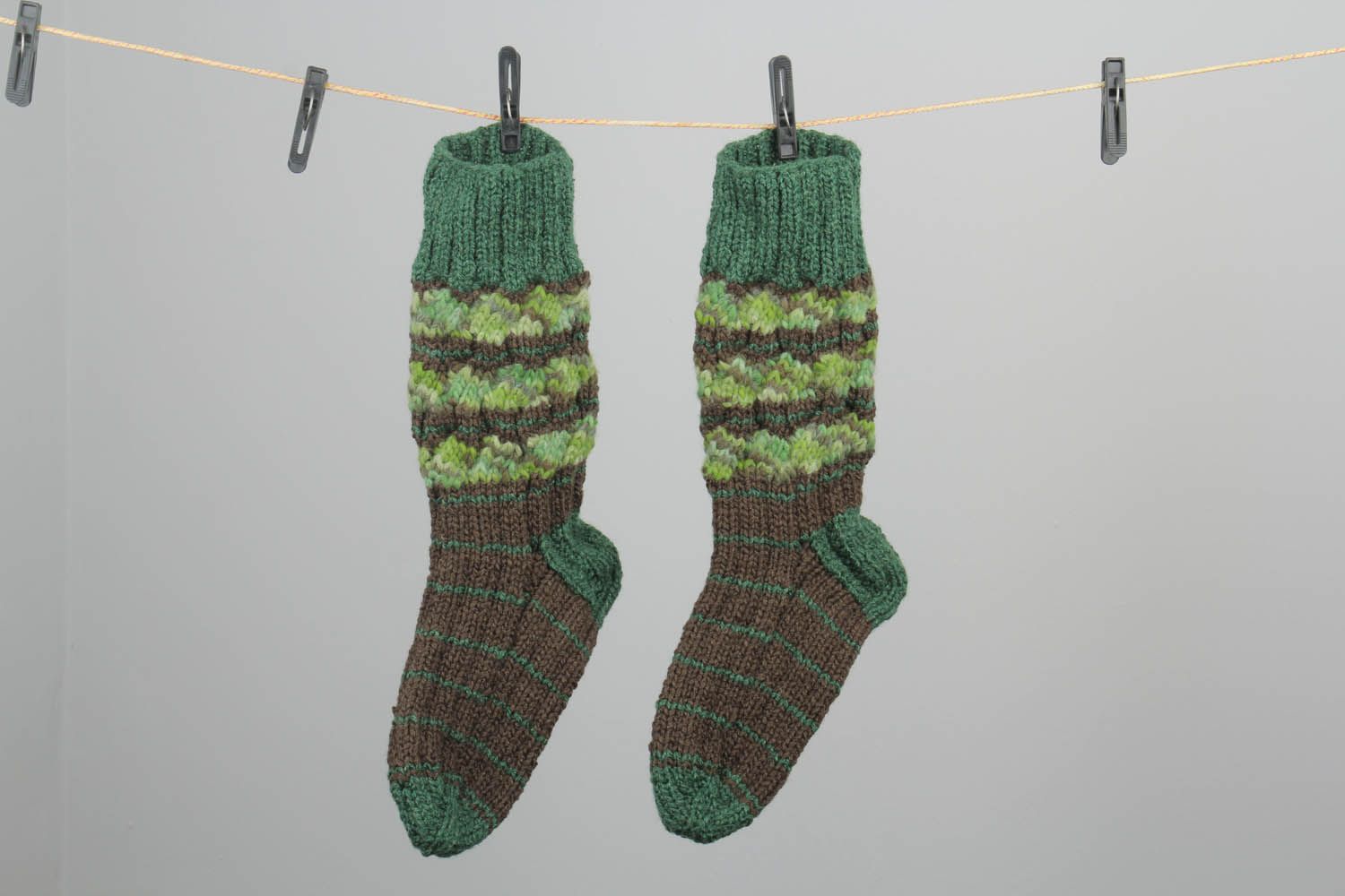 Chaussettes tricotées rayées chaudes en demi-laine  photo 1