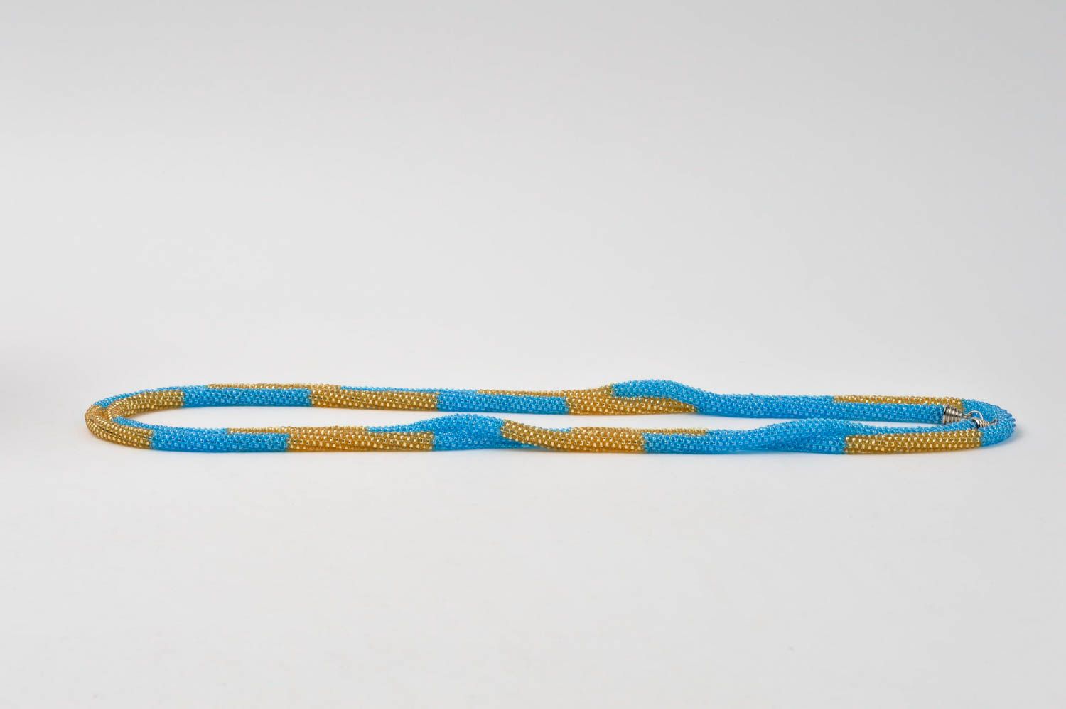 Collana di perline fatta a mano bigiotteria da donna in colore azzurro giallo foto 2