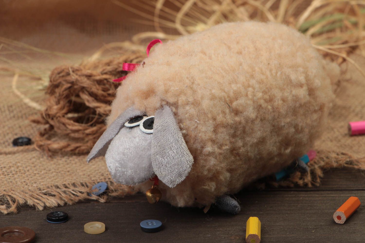 Lustiges schönes braunes knuddeliges handgemachtes Kuscheltier Schaf für Kinder foto 1