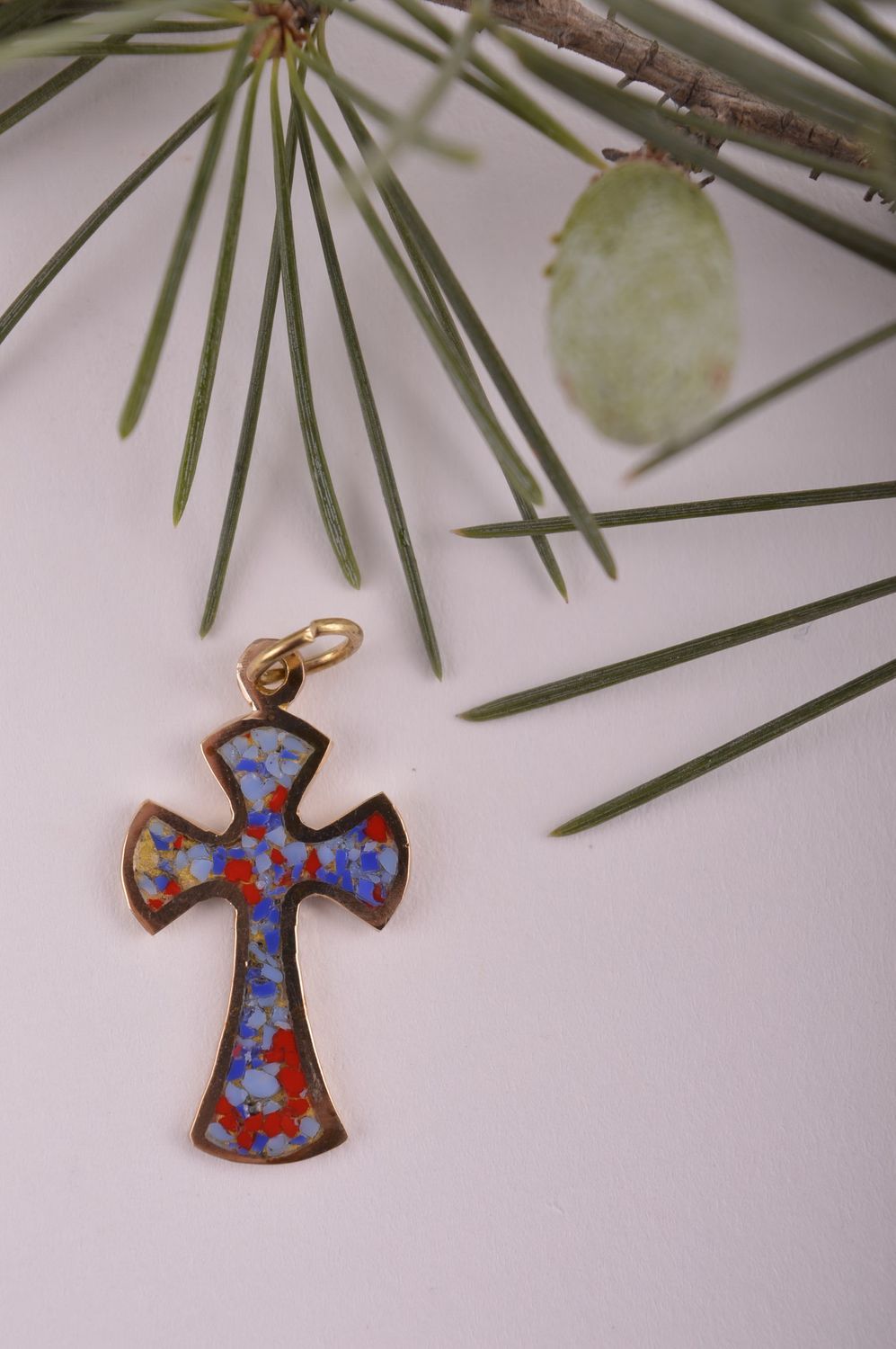 Крестик с камнями handmade подвеска на шею украшение из латуни дизайнерское фото 1