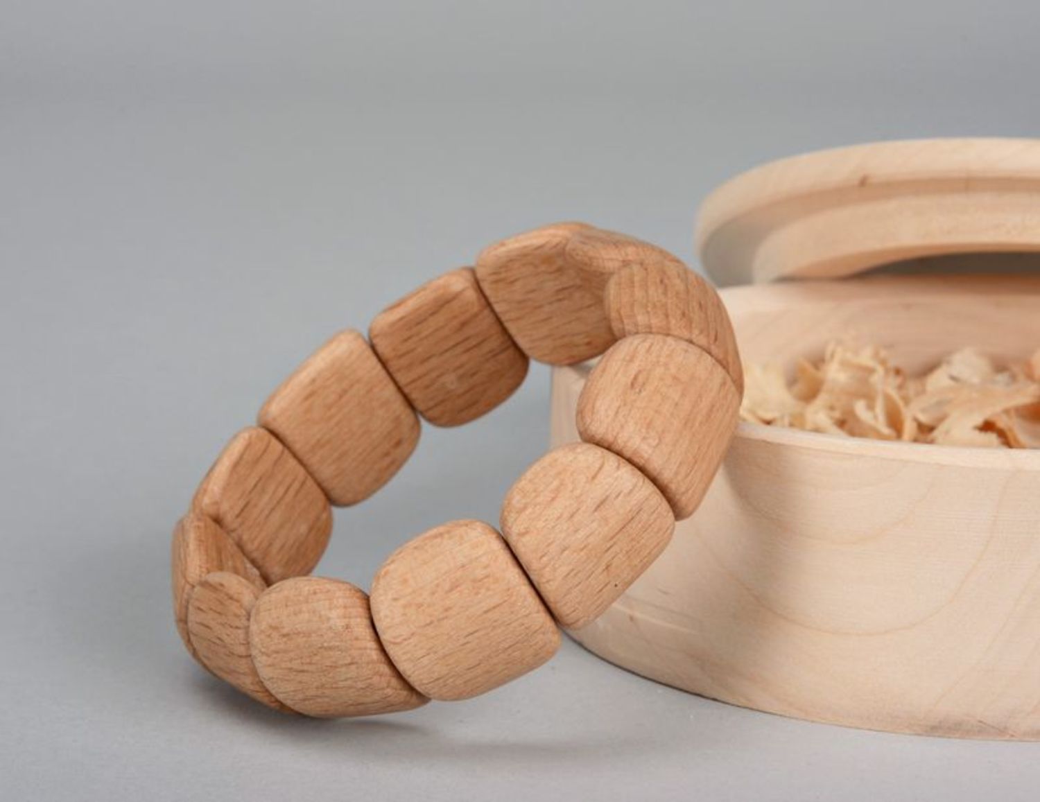 Light wooden bracelet on elastic band photo 1