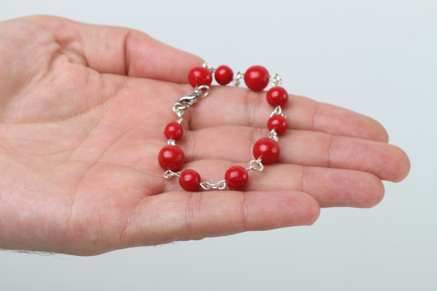 Bracelet design Bijou fait main perles bordeaux pâte polymère Accessoire femme photo 6