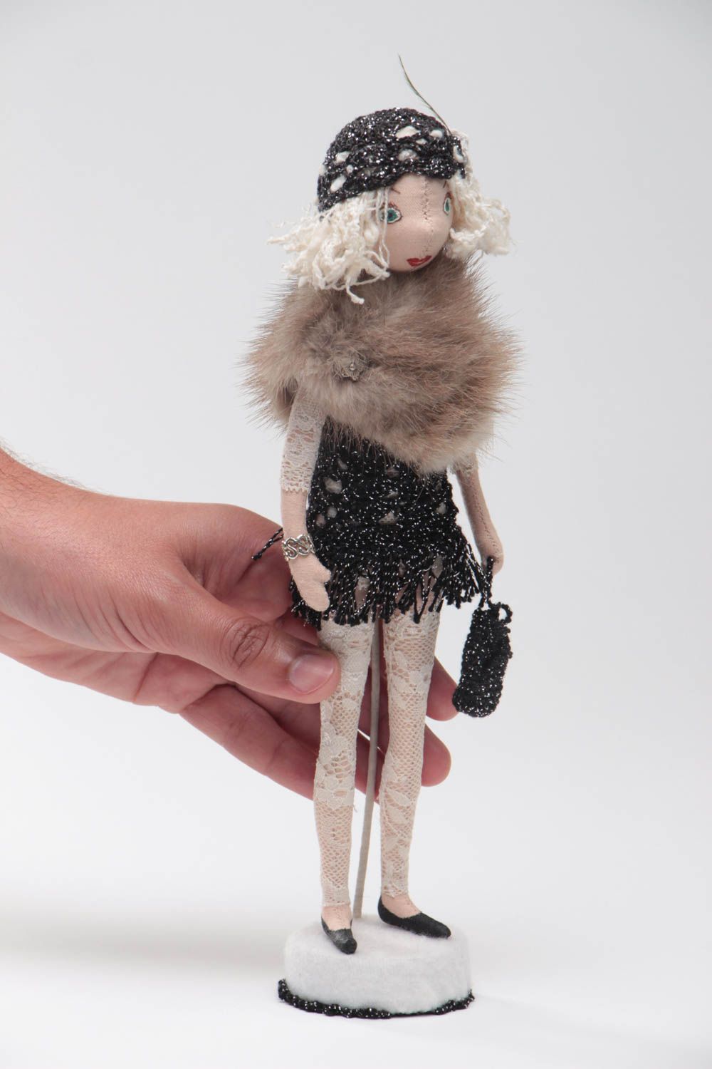 Авторская кукла ручной работы коллекционная на подставке Девочка в ретро стиле  фото 5