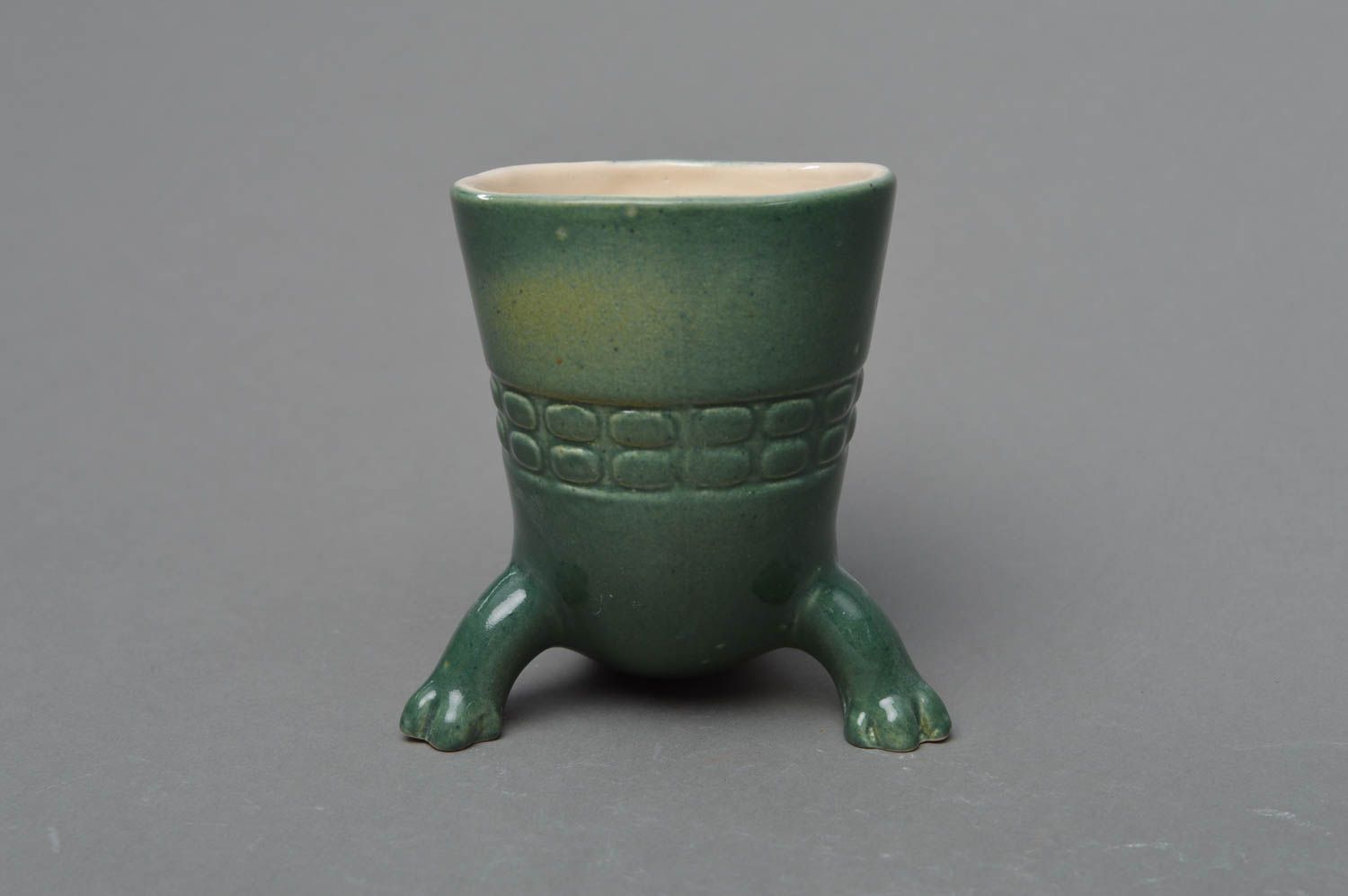 Tasse en porcelaine verte faite main peinte de glaçure colorée avec pattes photo 2