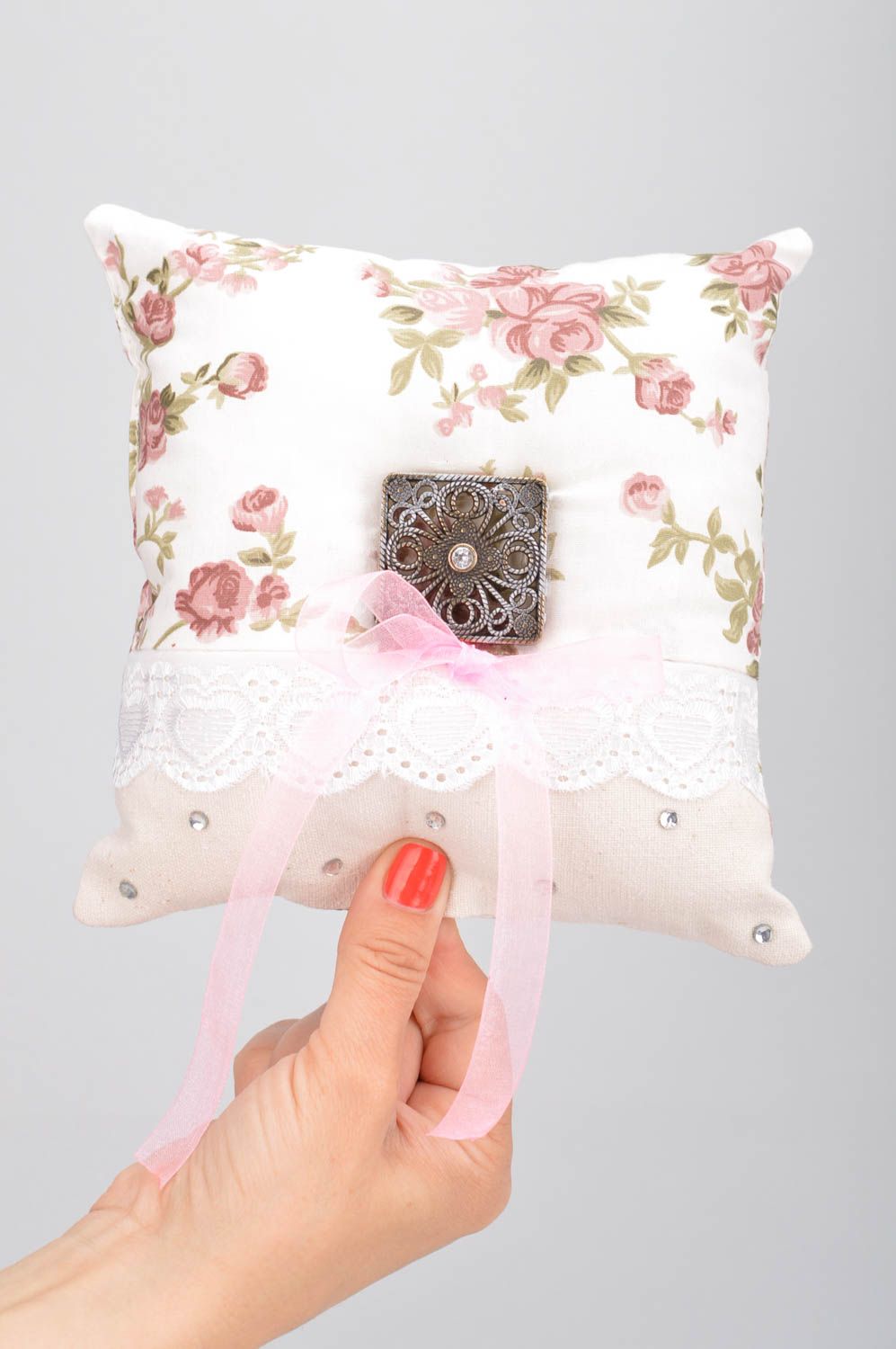 Handmade designer ring bearer pillow sewn of floral cotton fabric with lace photo 3