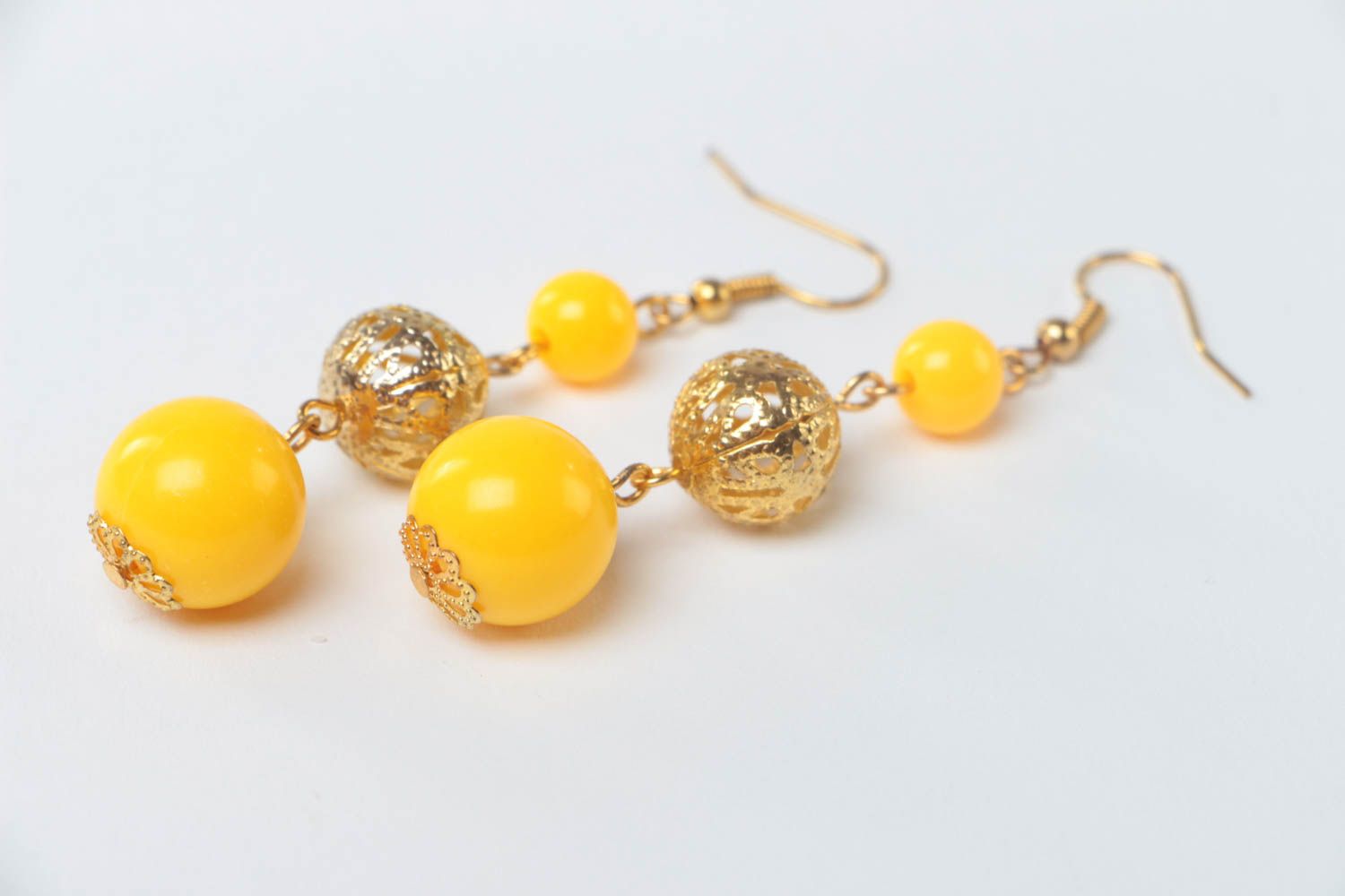 Juwelier Modeschmuck handmade Metall Ohrringe lang in Gelb handgemachte Ohrringe foto 3