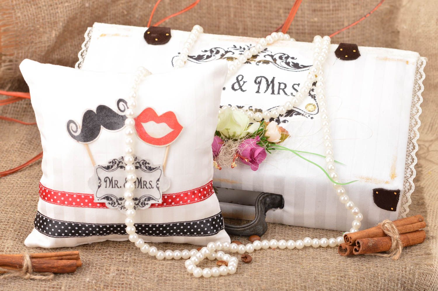 Свадебная подушечка для колец и декоративный чемодан набор из 2 изделий хэндмэйд фото 1