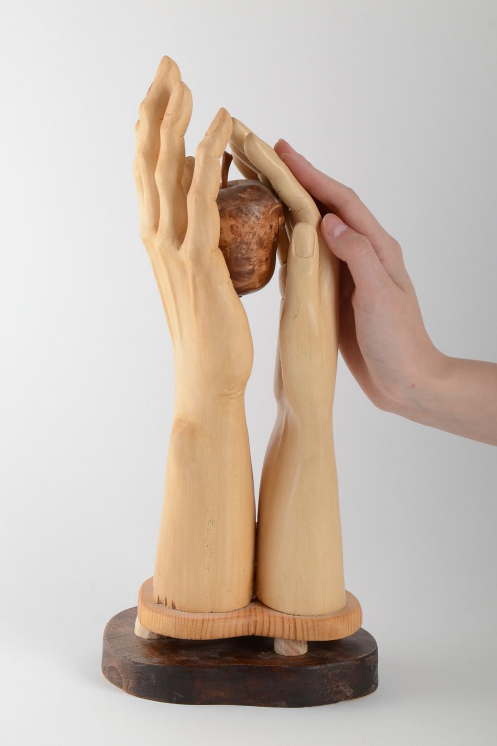 Statuette originale en bois faite main en forme de mains cadeau extraordinaire photo 5