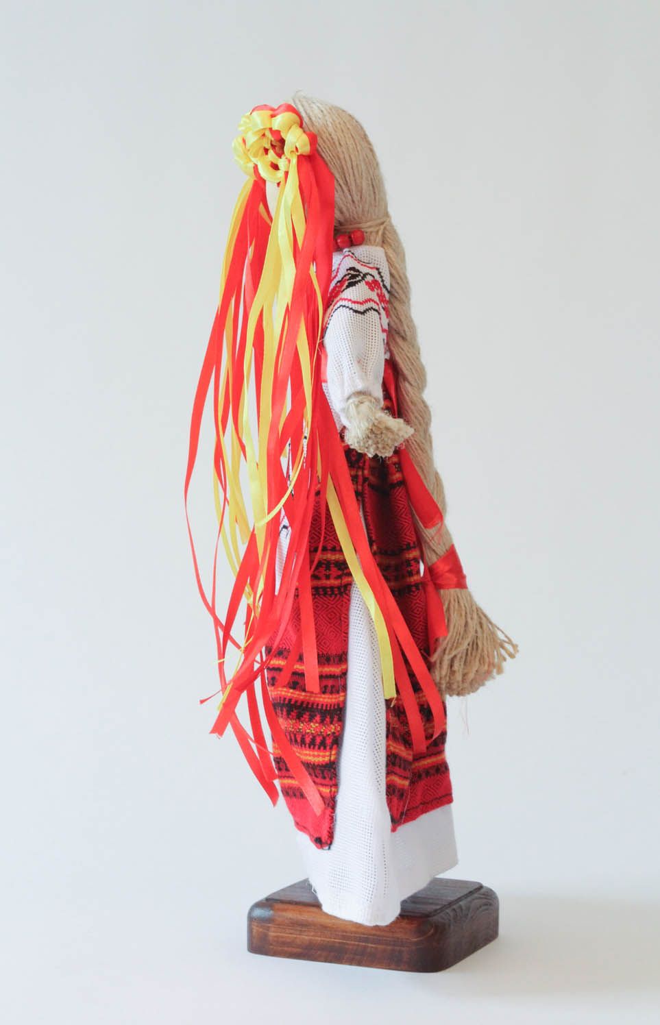 Boneca étnica Protectora feita à mão de tecidos naturais foto 3