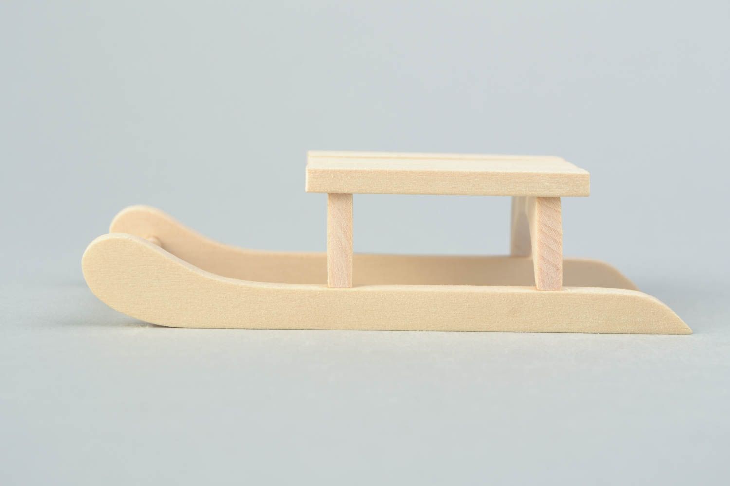 Traîneau miniature en bois fait main pratique jouet de sapin original déco photo 3