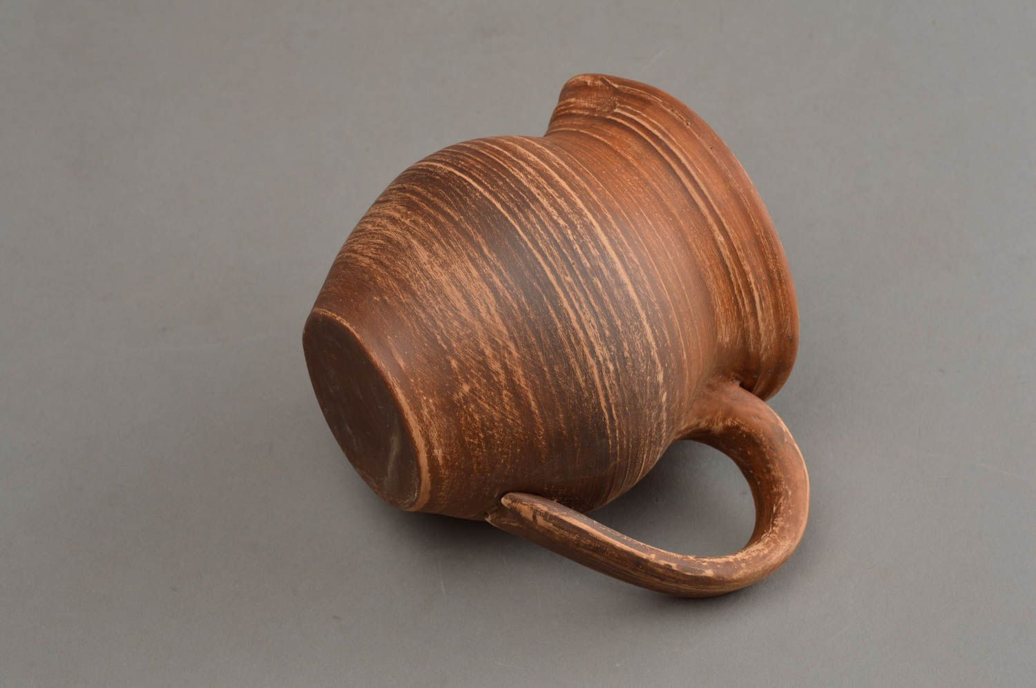 Kleiner schöner origineller keramischer brauner Krug aus Ton 250 ml Handarbeit foto 4