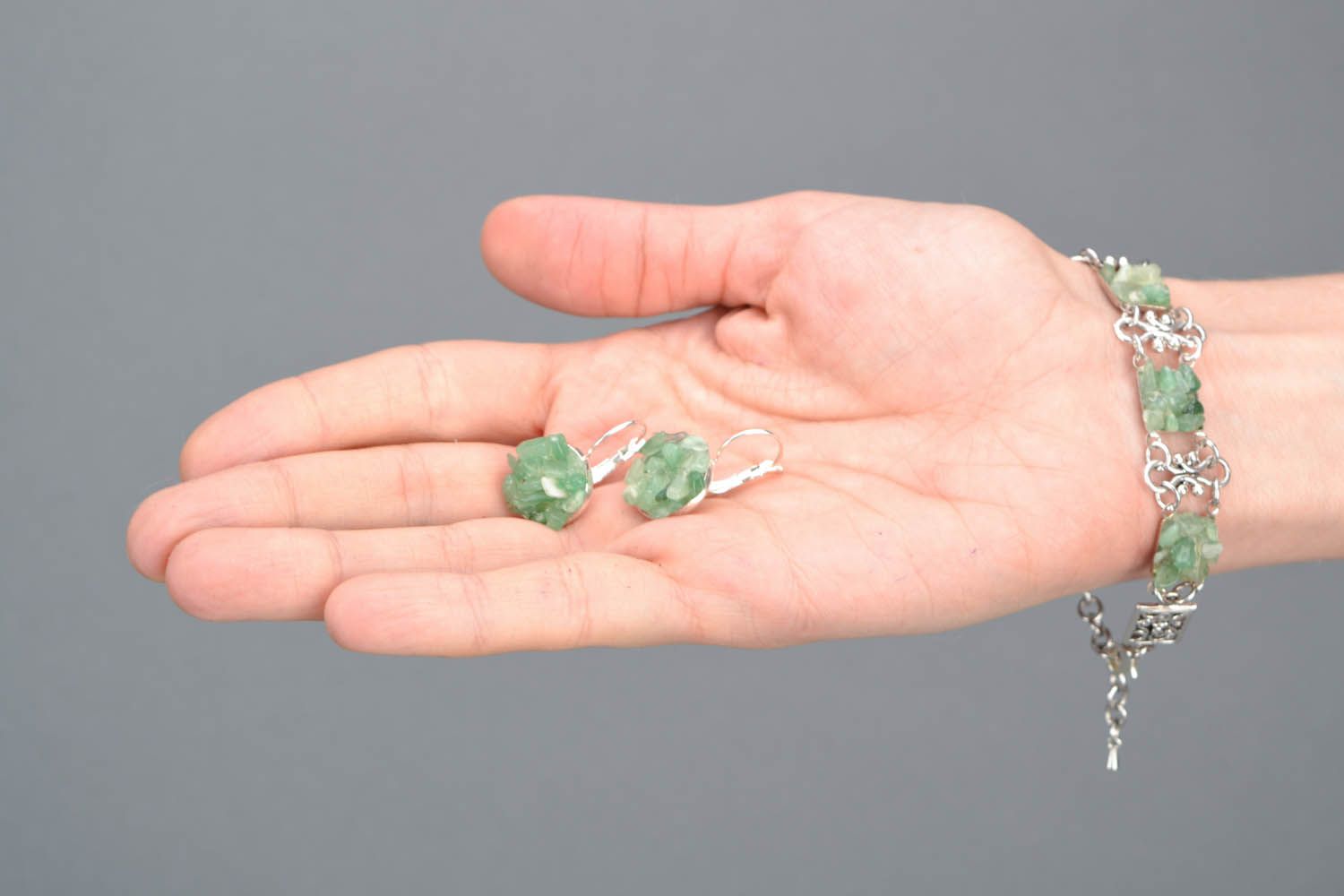 Bracelet and earrings with jade photo 2