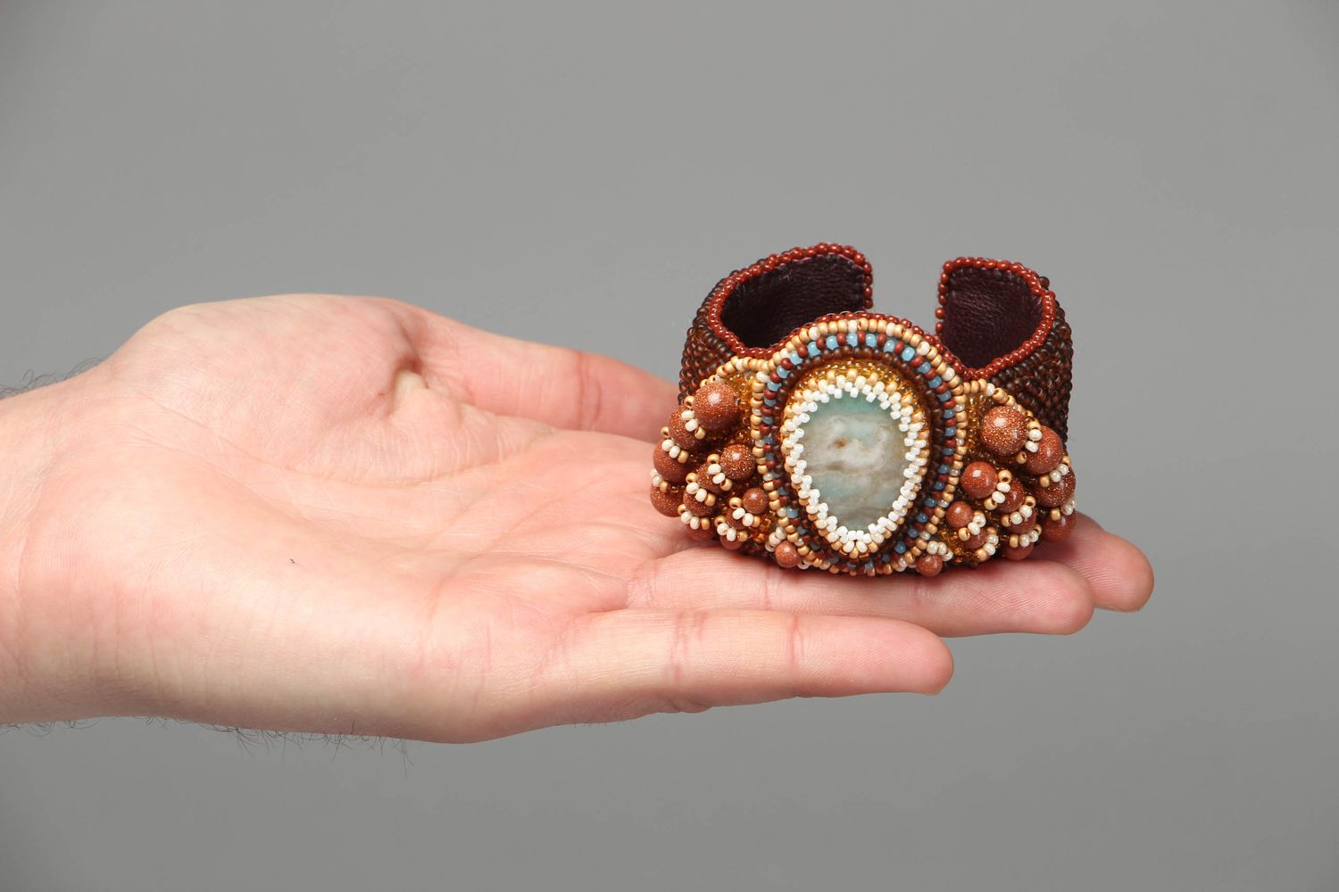 Bracelet en cuir avec perles de rocaille et pierres naturelles marron photo 4