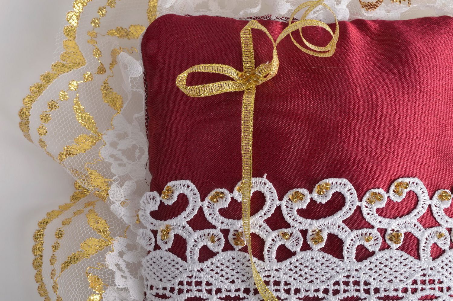 Beautiful claret handmade designer wedding ring pillow sewn of satin photo 4