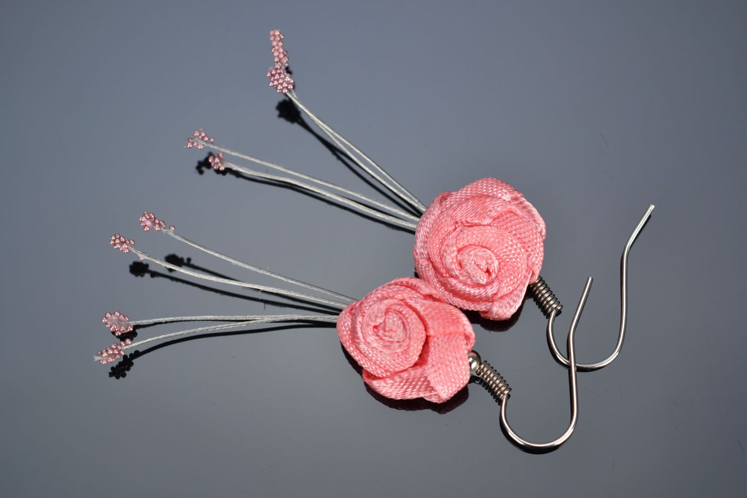 Boucles d'oreilles à pendeloques faites main Roses photo 1