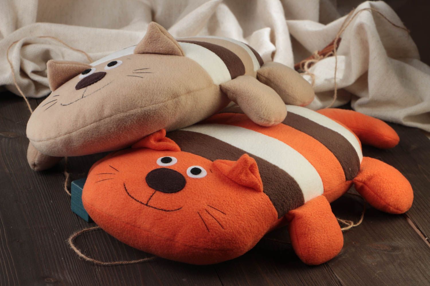 Игрушки подушки для ребенка набор из 2 изделий в виде котов милые ручной работы фото 1