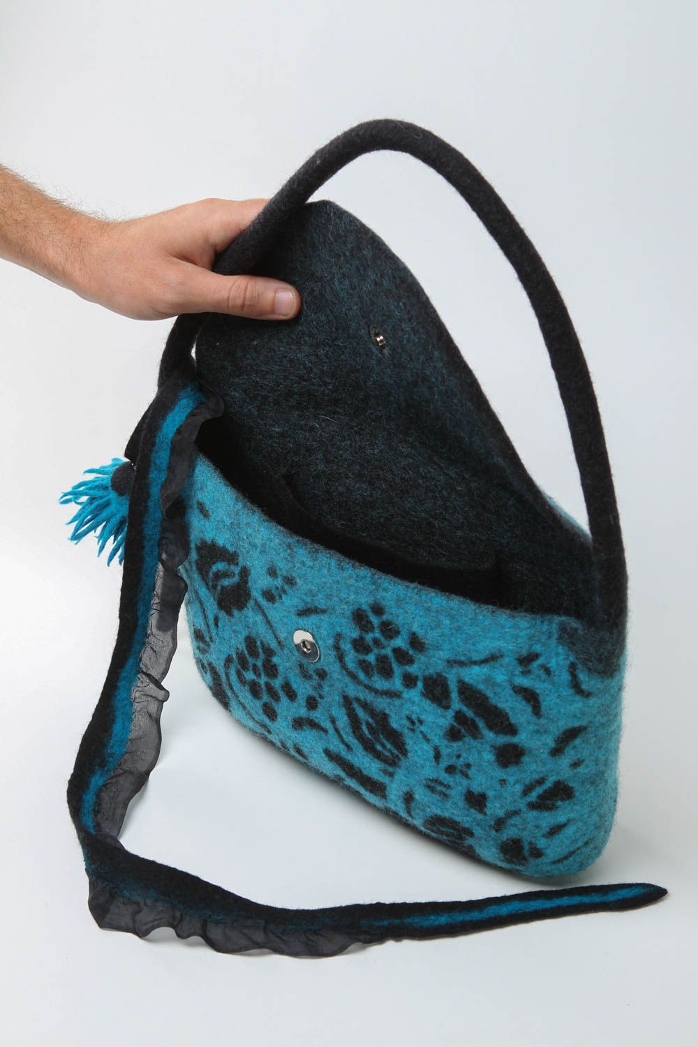Sac en laine feutrée fait main bleu-noir avec fleur Accessoire pour femme photo 5